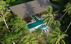 Luxurious Private Holiday Villa At Tip Of Borneo